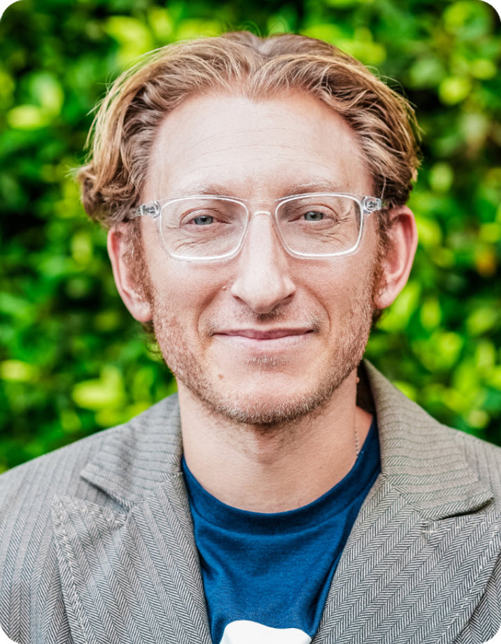 a headshot of Scott Sherr 